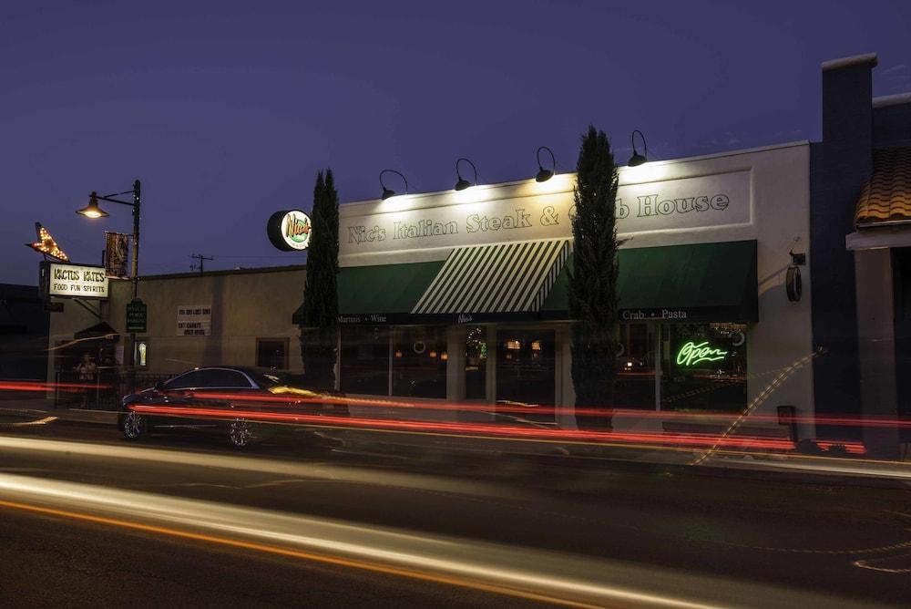 The Tavern Hotel Cottonwood Exterior photo