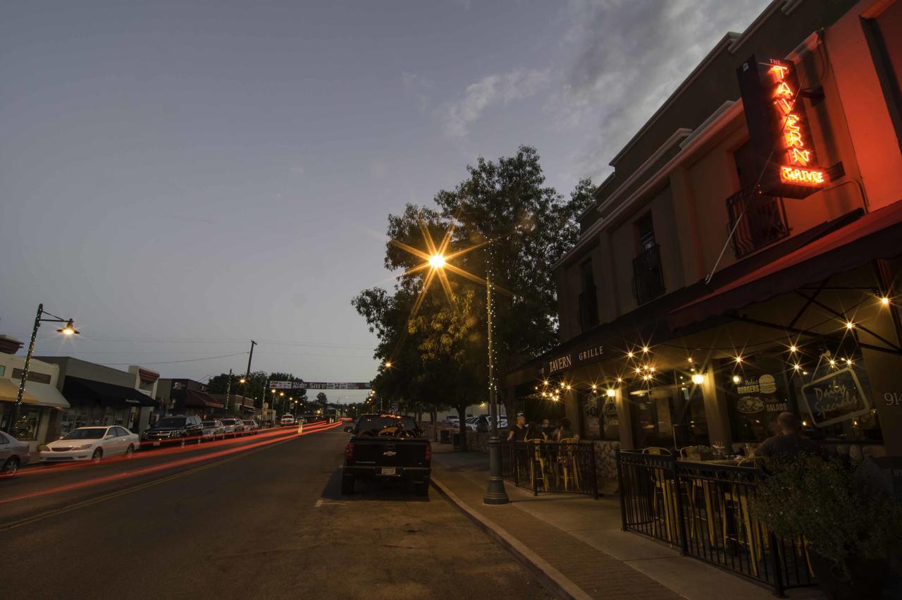The Tavern Hotel Cottonwood Exterior photo