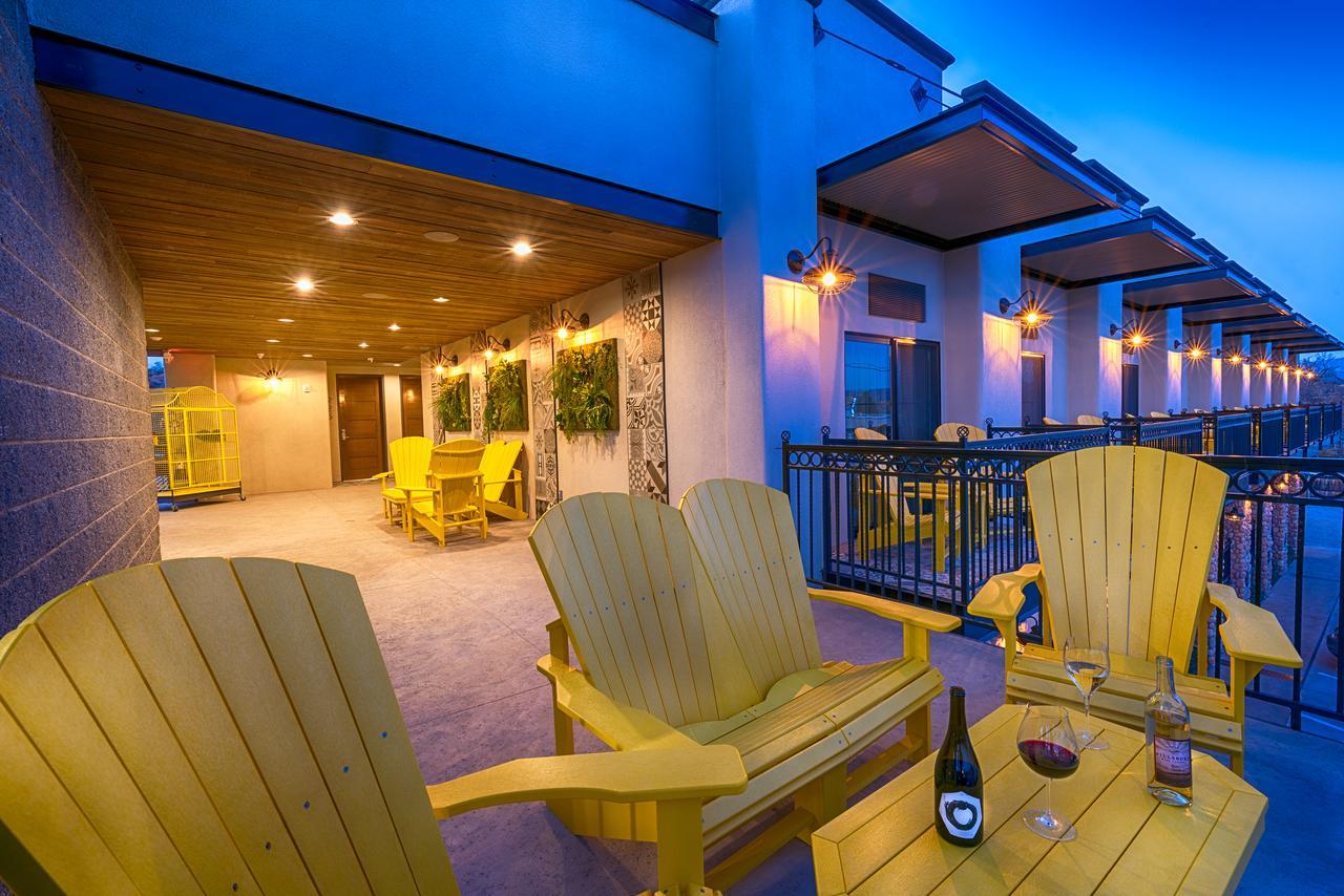 The Tavern Hotel Cottonwood Exterior photo